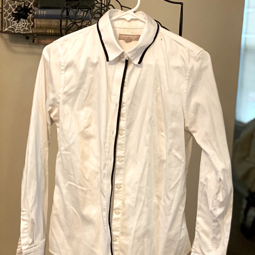 White dress shirt